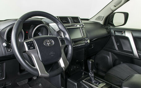 Toyota Land Cruiser Prado 150 рестайлинг 2, 2015 год, 3 297 000 рублей, 16 фотография