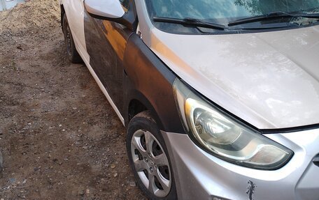 Hyundai Solaris II рестайлинг, 2012 год, 350 000 рублей, 2 фотография