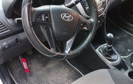 Hyundai Solaris II рестайлинг, 2012 год, 350 000 рублей, 8 фотография