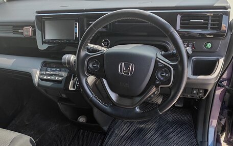 Honda Stepwgn IV, 2016 год, 1 750 000 рублей, 7 фотография