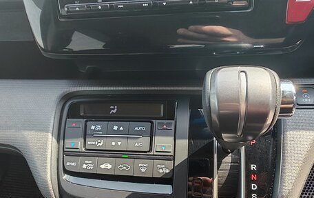 Honda Stepwgn IV, 2016 год, 1 750 000 рублей, 9 фотография