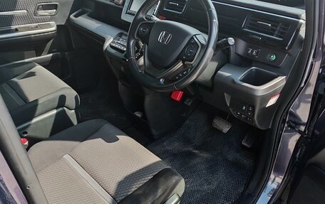 Honda Stepwgn IV, 2016 год, 1 750 000 рублей, 6 фотография