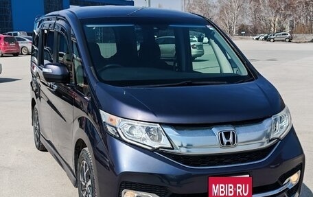 Honda Stepwgn IV, 2016 год, 1 750 000 рублей, 2 фотография