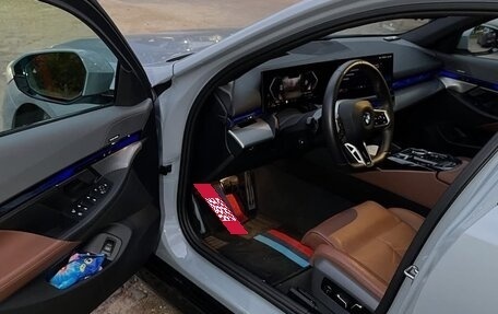 BMW 5 серия, 2024 год, 5 500 000 рублей, 5 фотография