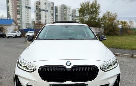 BMW 1 серия, 2022 год, 1 800 000 рублей, 2 фотография