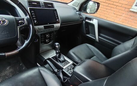 Toyota Land Cruiser Prado 150 рестайлинг 2, 2022 год, 8 284 000 рублей, 25 фотография