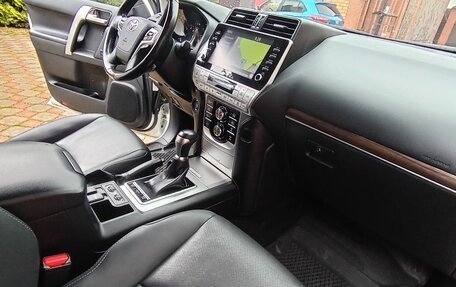 Toyota Land Cruiser Prado 150 рестайлинг 2, 2022 год, 8 284 000 рублей, 21 фотография