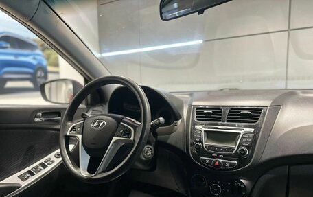 Hyundai Solaris II рестайлинг, 2011 год, 780 000 рублей, 11 фотография