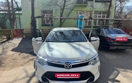 Toyota Camry, 2016 год, 1 690 000 рублей, 2 фотография