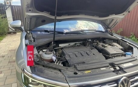 Volkswagen Tiguan II, 2019 год, 3 050 000 рублей, 8 фотография