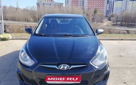 Hyundai Solaris II рестайлинг, 2011 год, 870 000 рублей, 1 фотография