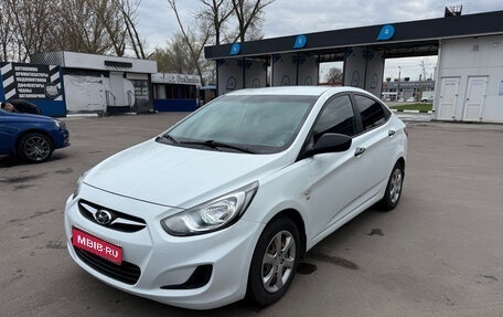 Hyundai Solaris II рестайлинг, 2013 год, 800 000 рублей, 1 фотография