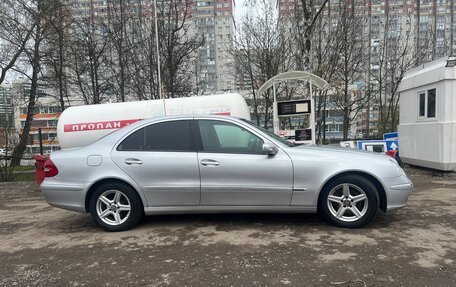 Mercedes-Benz E-Класс, 2004 год, 910 000 рублей, 3 фотография