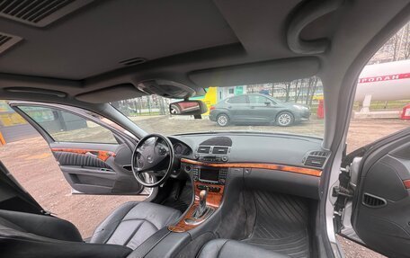 Mercedes-Benz E-Класс, 2004 год, 910 000 рублей, 9 фотография