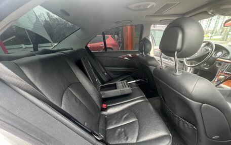 Mercedes-Benz E-Класс, 2004 год, 910 000 рублей, 10 фотография