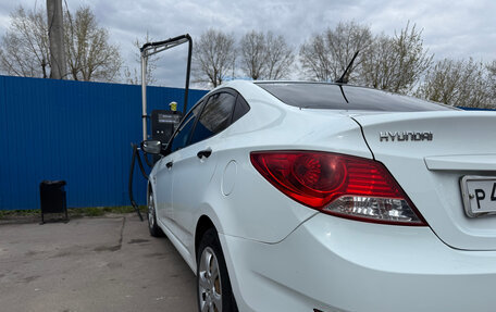 Hyundai Solaris II рестайлинг, 2013 год, 800 000 рублей, 2 фотография