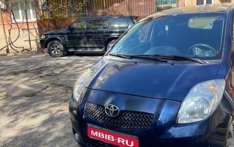 Toyota Yaris III рестайлинг, 2008 год, 430 000 рублей, 1 фотография