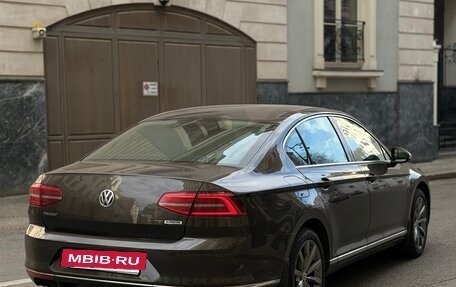Volkswagen Passat B8 рестайлинг, 2016 год, 2 670 000 рублей, 12 фотография