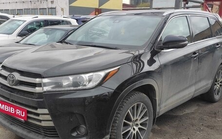 Toyota Highlander III, 2017 год, 1 899 999 рублей, 2 фотография