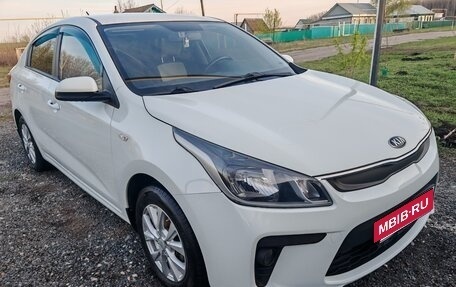KIA Rio IV, 2018 год, 1 300 000 рублей, 5 фотография
