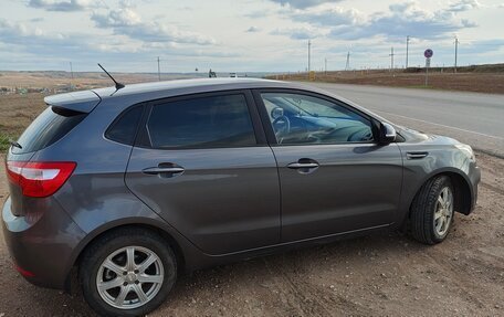 KIA Rio III рестайлинг, 2013 год, 800 000 рублей, 4 фотография