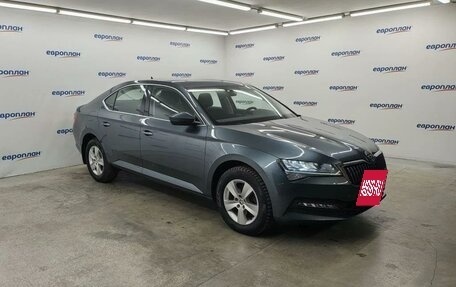 Skoda Superb III рестайлинг, 2020 год, 2 950 000 рублей, 2 фотография