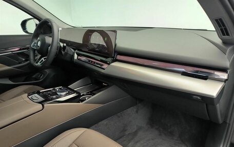 BMW 5 серия, 2025 год, 8 327 000 рублей, 7 фотография