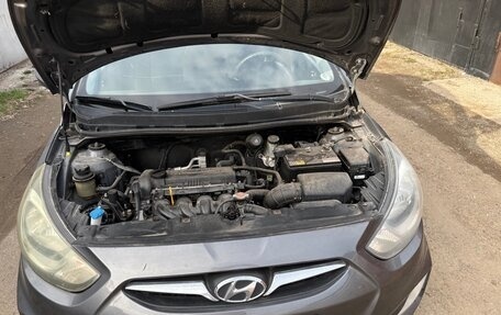 Hyundai Solaris II рестайлинг, 2011 год, 700 000 рублей, 1 фотография