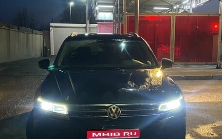 Volkswagen Tiguan II, 2017 год, 2 100 000 рублей, 1 фотография