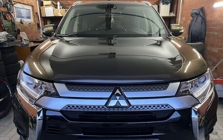 Mitsubishi Outlander III рестайлинг 3, 2020 год, 2 490 000 рублей, 1 фотография