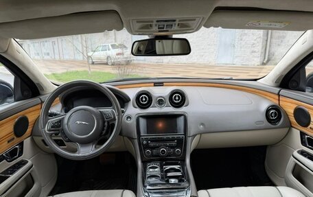 Jaguar XJ IV (X351), 2014 год, 2 500 000 рублей, 9 фотография
