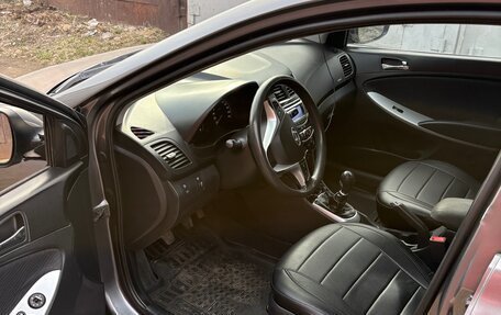 Hyundai Solaris II рестайлинг, 2011 год, 700 000 рублей, 3 фотография