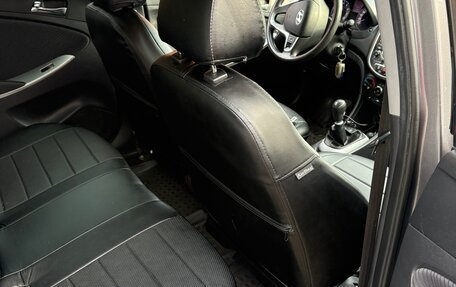 Hyundai Solaris II рестайлинг, 2011 год, 700 000 рублей, 4 фотография