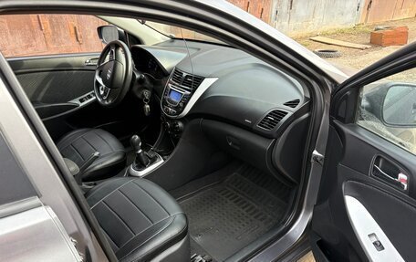 Hyundai Solaris II рестайлинг, 2011 год, 700 000 рублей, 7 фотография