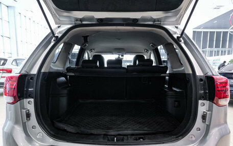 Mitsubishi Outlander III рестайлинг 3, 2017 год, 1 984 000 рублей, 12 фотография