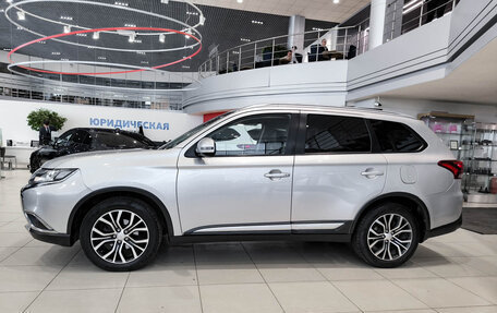 Mitsubishi Outlander III рестайлинг 3, 2017 год, 1 984 000 рублей, 10 фотография