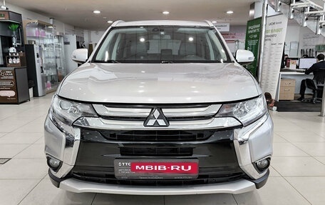 Mitsubishi Outlander III рестайлинг 3, 2017 год, 1 984 000 рублей, 2 фотография