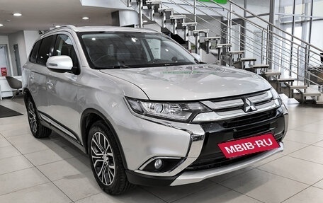 Mitsubishi Outlander III рестайлинг 3, 2017 год, 1 984 000 рублей, 3 фотография
