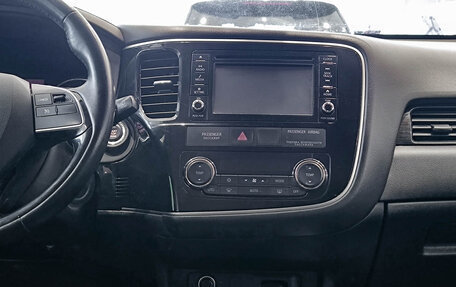 Mitsubishi Outlander III рестайлинг 3, 2017 год, 1 984 000 рублей, 18 фотография