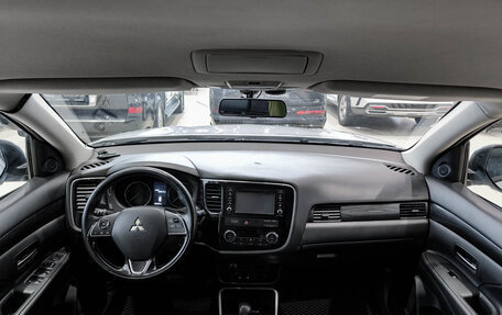 Mitsubishi Outlander III рестайлинг 3, 2017 год, 1 984 000 рублей, 17 фотография