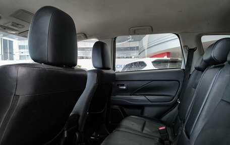 Mitsubishi Outlander III рестайлинг 3, 2017 год, 1 984 000 рублей, 15 фотография