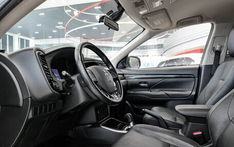 Mitsubishi Outlander III рестайлинг 3, 2017 год, 1 984 000 рублей, 20 фотография