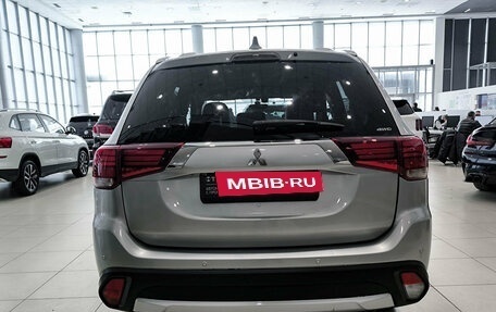 Mitsubishi Outlander III рестайлинг 3, 2017 год, 1 984 000 рублей, 7 фотография