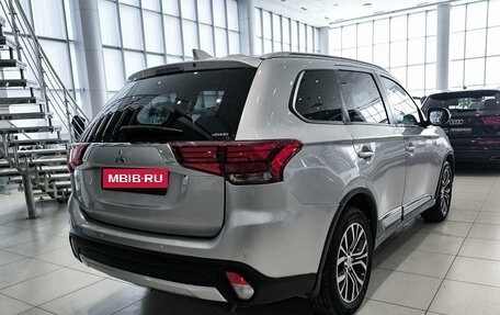 Mitsubishi Outlander III рестайлинг 3, 2017 год, 1 984 000 рублей, 6 фотография