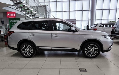 Mitsubishi Outlander III рестайлинг 3, 2017 год, 1 984 000 рублей, 5 фотография