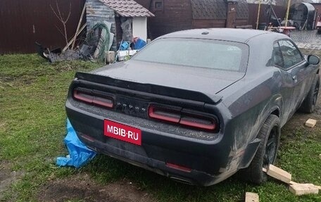 Dodge Challenger III рестайлинг 2, 2019 год, 1 200 000 рублей, 4 фотография