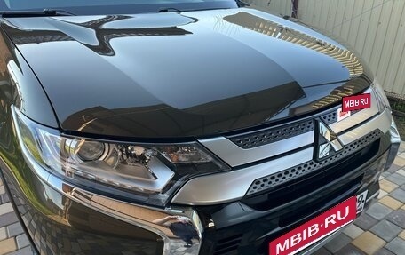 Mitsubishi Outlander III рестайлинг 3, 2020 год, 2 490 000 рублей, 13 фотография