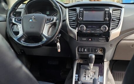 Mitsubishi L200 IV рестайлинг, 2018 год, 2 700 000 рублей, 24 фотография