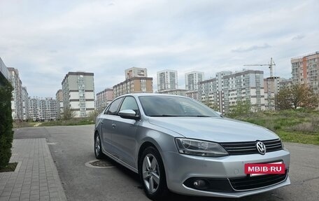 Volkswagen Jetta VI, 2013 год, 1 240 000 рублей, 2 фотография