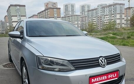 Volkswagen Jetta VI, 2013 год, 1 240 000 рублей, 3 фотография